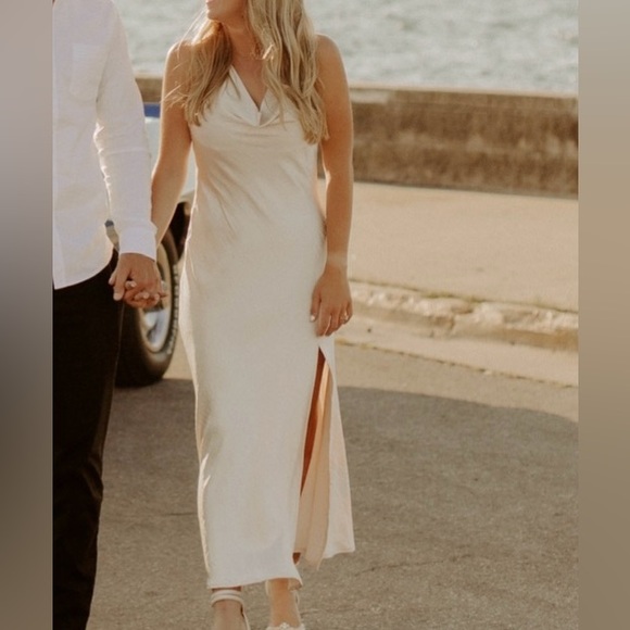 Selfie Leslie - CHAMPAGNE SHOWERS HALTERNECK SLIP MIDI DRESS CHAMPAGNE - Picture 5 of 8